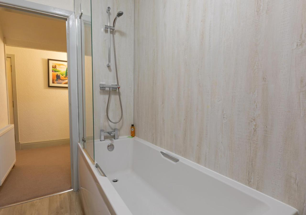 Stonyhurst Spacious Apartment, Great Location. Clitheroe Bagian luar foto